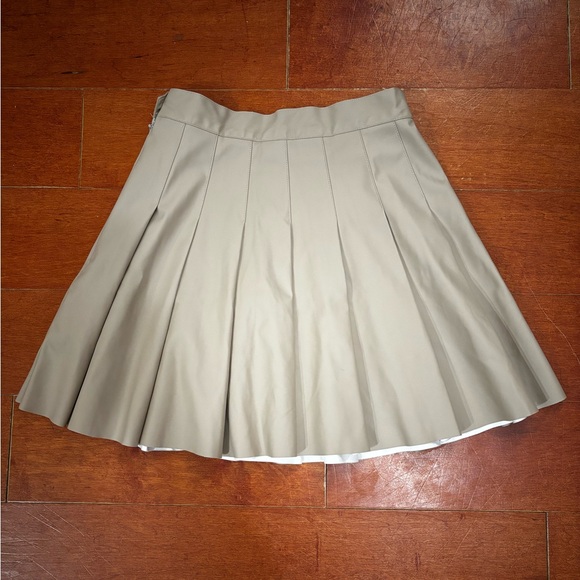 Kendall and Kylie taupe nwt pleated faux leather mini skirt - Picture 2 of 7